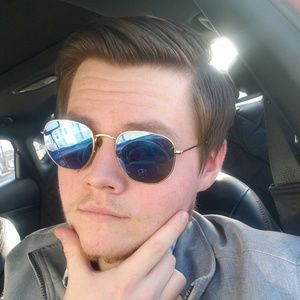 Meet your Posher, Adam